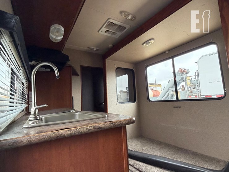 2015-2015-vengeance-bumper-pull-camper-20891-image-10