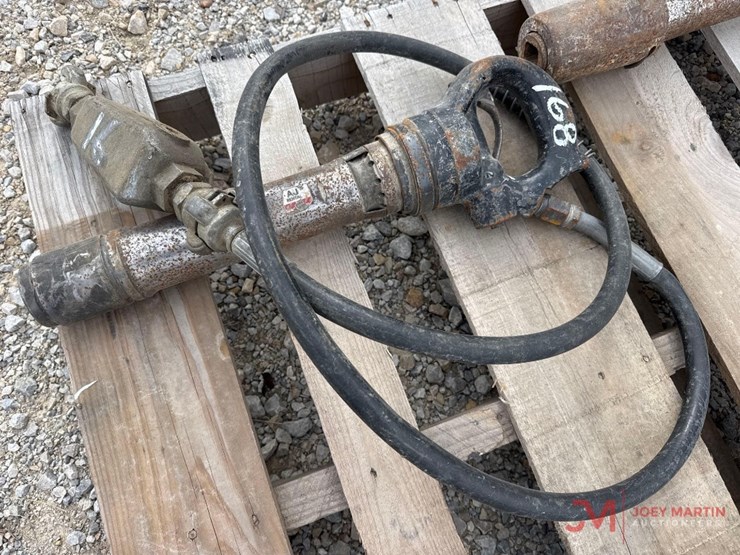 pneumatic-jack-hammer-with-hose-image-1