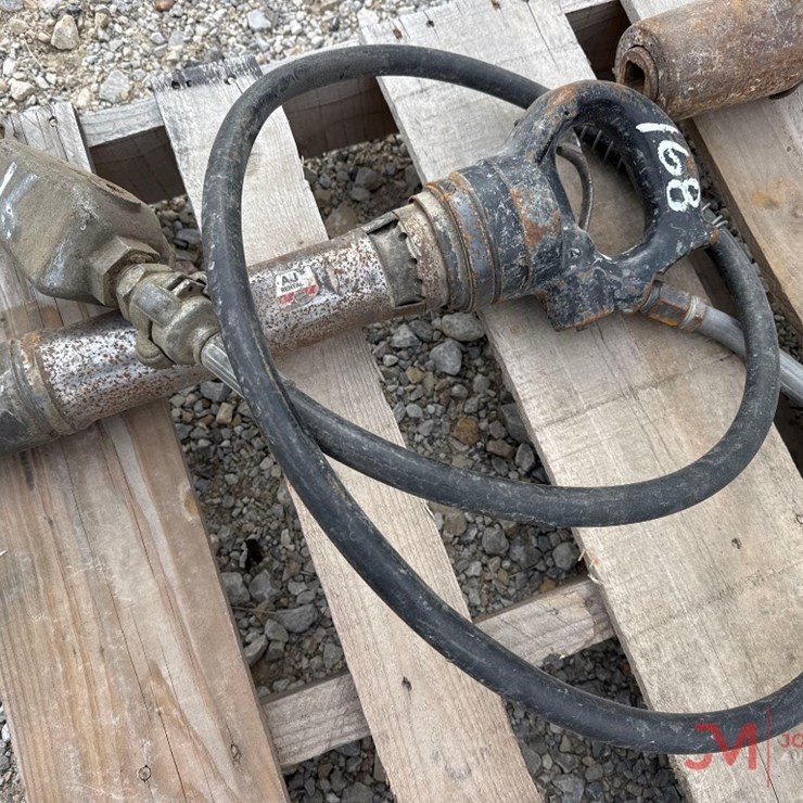 PNEUMATIC JACK HAMMER WITH HOSE