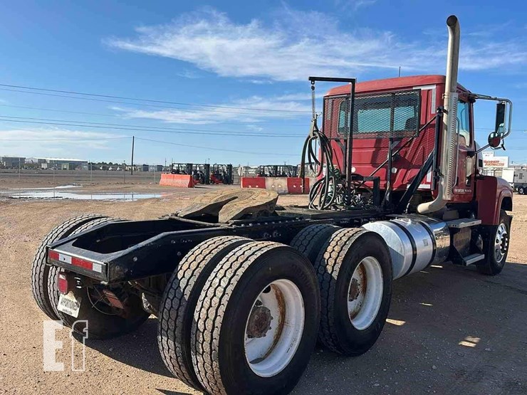 2013-mack-pinnacle-chu613-image-4