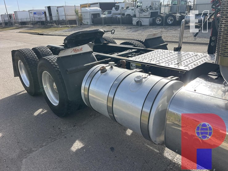 2014-mack-pinnacle-chu613-image-4