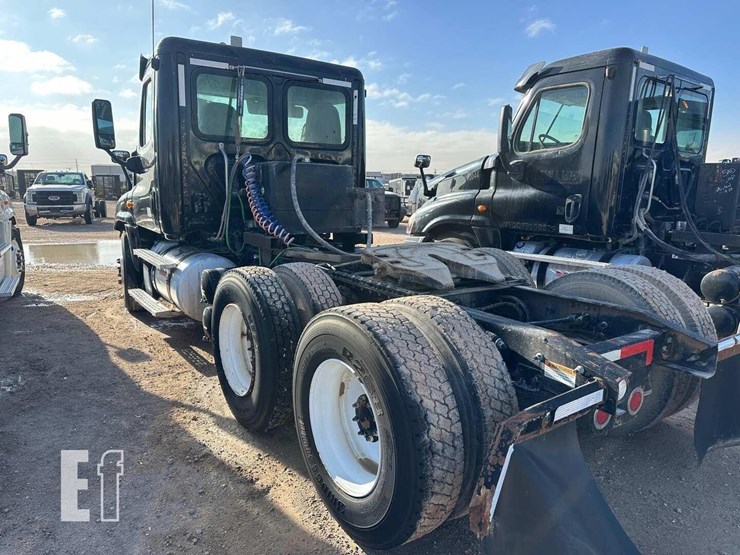 2013-freightliner-cascadia-125-image-5
