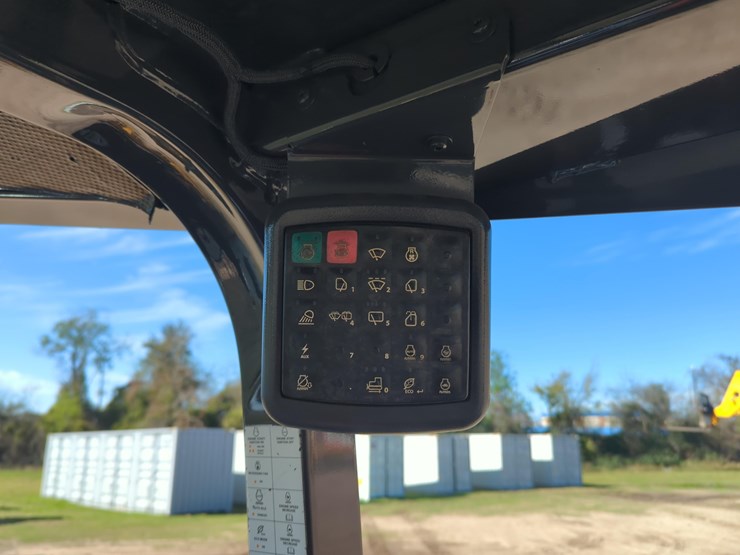 2020-deere-650k-lgp-image-18