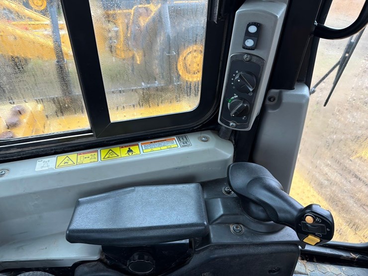 2016-caterpillar-d6t-lgp-image-18