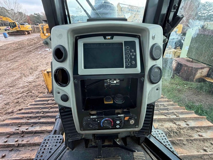 2017-caterpillar-d6n-lgp-image-21