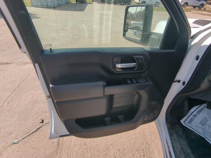 2022-chevrolet-2500-image-10