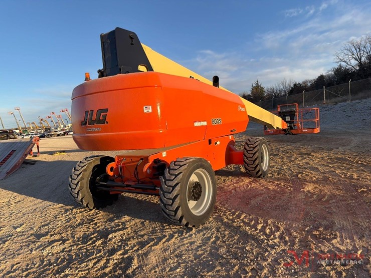 2015-jlg-800s-image-4
