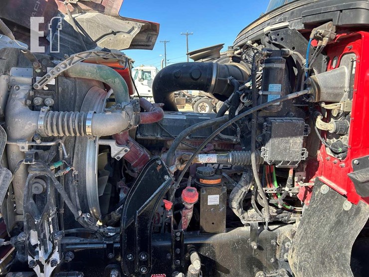 2020-mack-pinnacle-64t-image-13