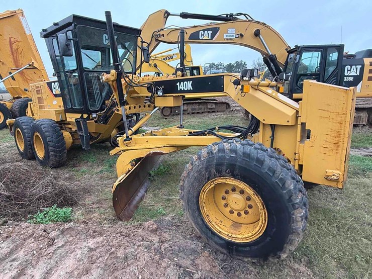 2017-caterpillar-140k-image-3