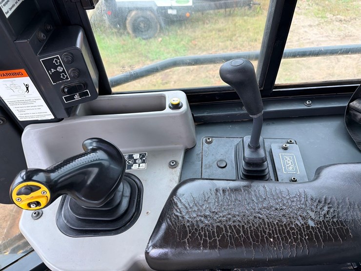 2021-komatsu-d61pxi-24-image-19