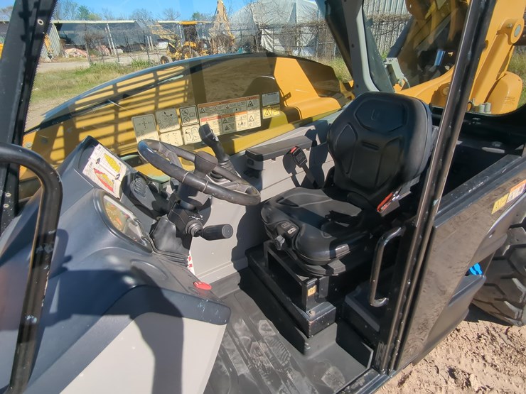 2019-caterpillar-tl1055d-image-10