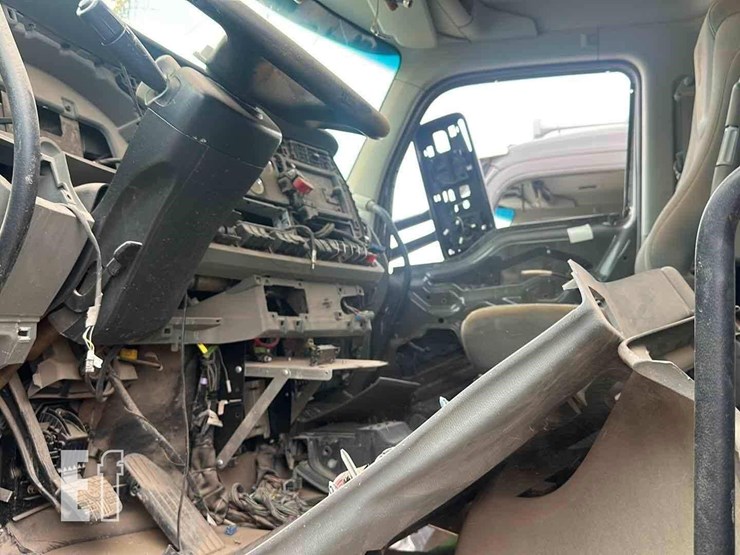 2019-kenworth-t880-image-6