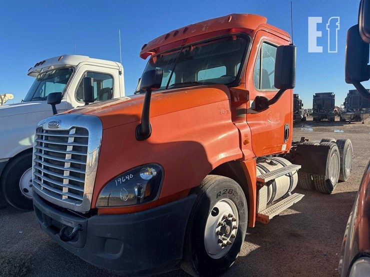 2014-freightliner-cascadia-125-image-1