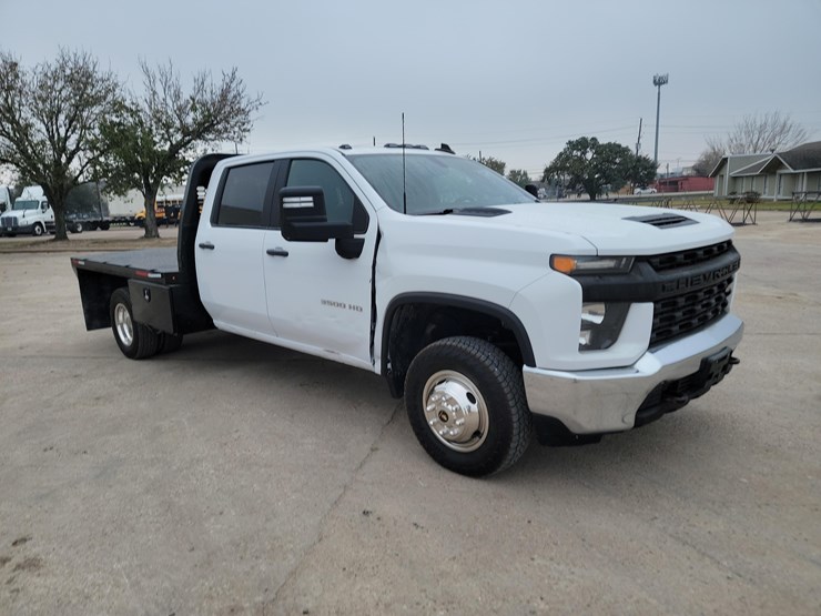 2021-chevrolet-3500-image-3