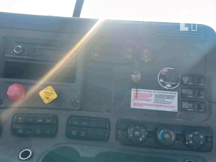 2016-freightliner-cascadia-125-image-8