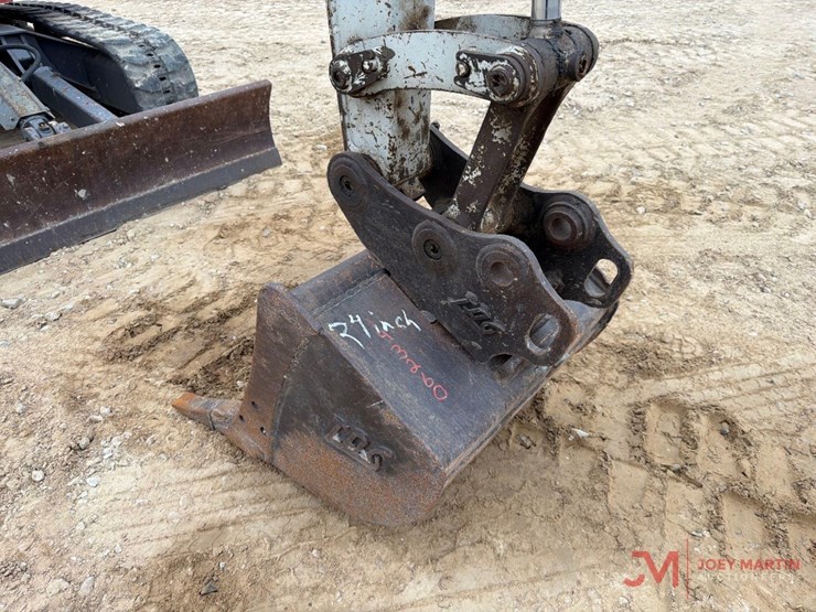 takeuchi-tb230-image-12