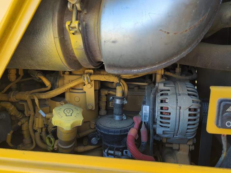 2018-deere-850k-lgp-image-12