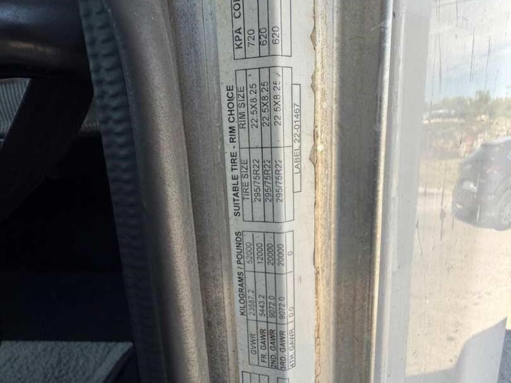 2008-peterbilt-367-image-12