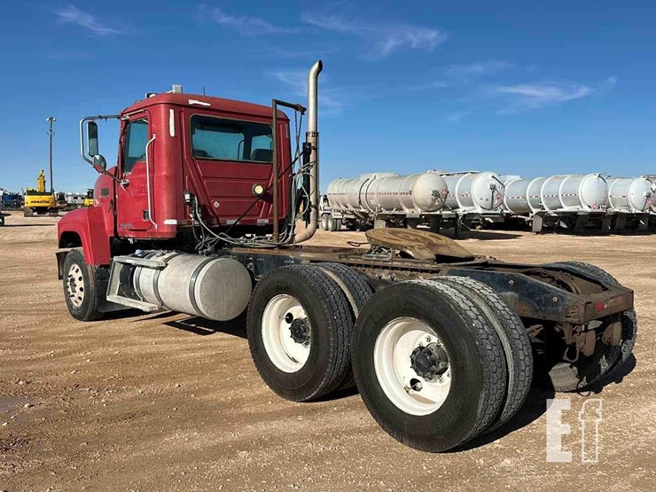 2012-mack-pinnacle-chu613-image-5