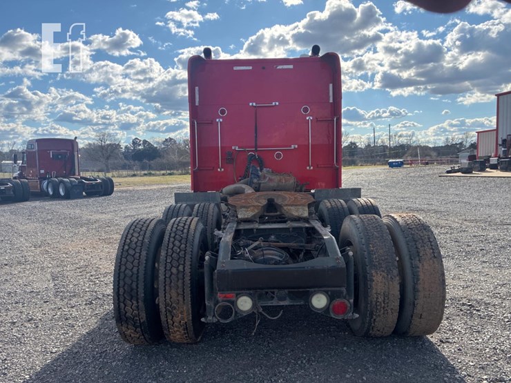 2013-peterbilt-389-image-9