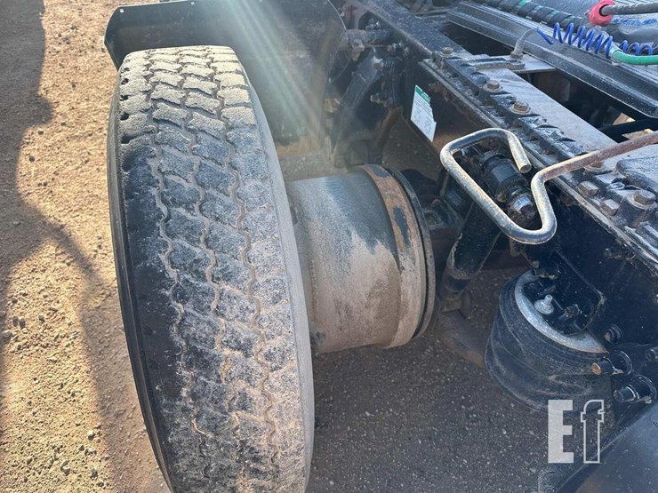 2013-freightliner-cascadia-125-image-6