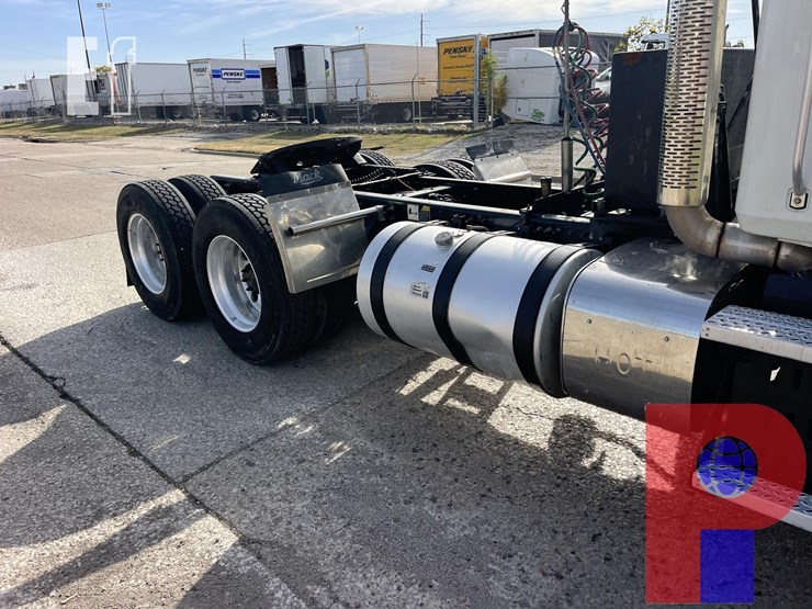 2015-mack-pinnacle-chu613-image-4