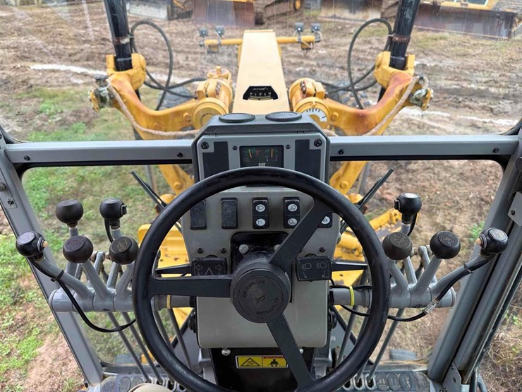 2017-caterpillar-140k-image-23