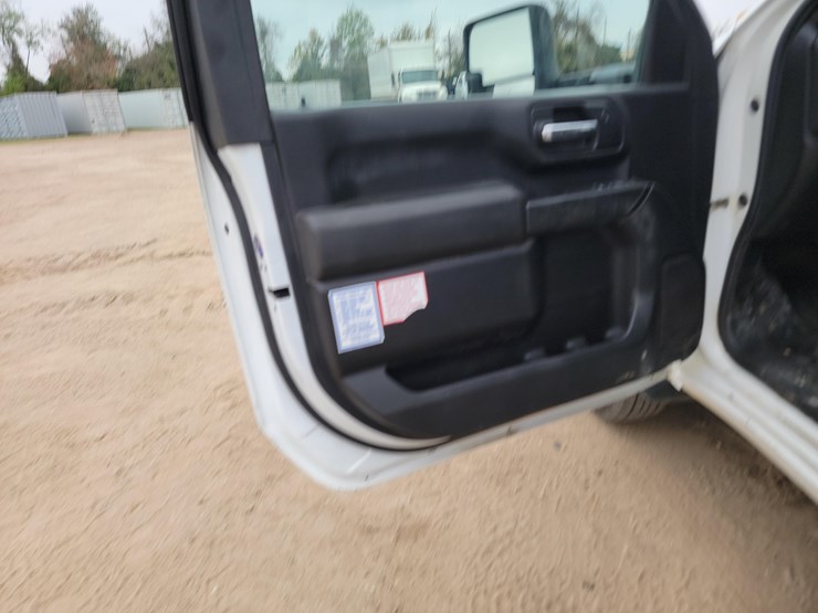 2020-chevrolet-3500-image-10