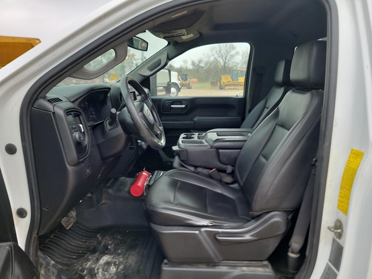 2020-chevrolet-3500-image-9