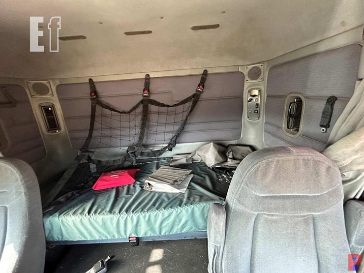 2002-freightliner-argosy-image-38