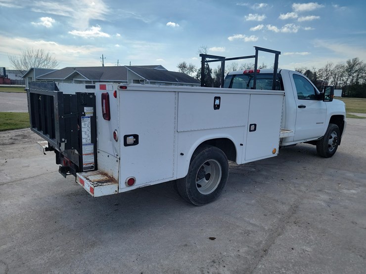 2019-chevrolet-3500-image-4