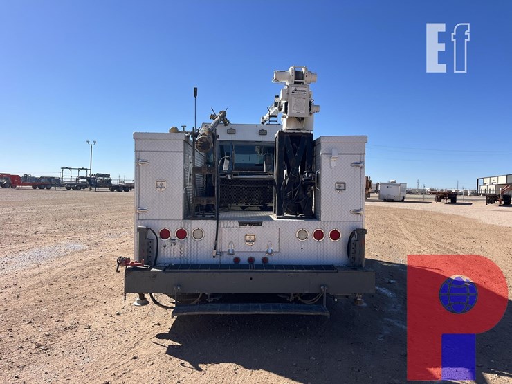 2015-freightliner-business-class-m2-106-image-14