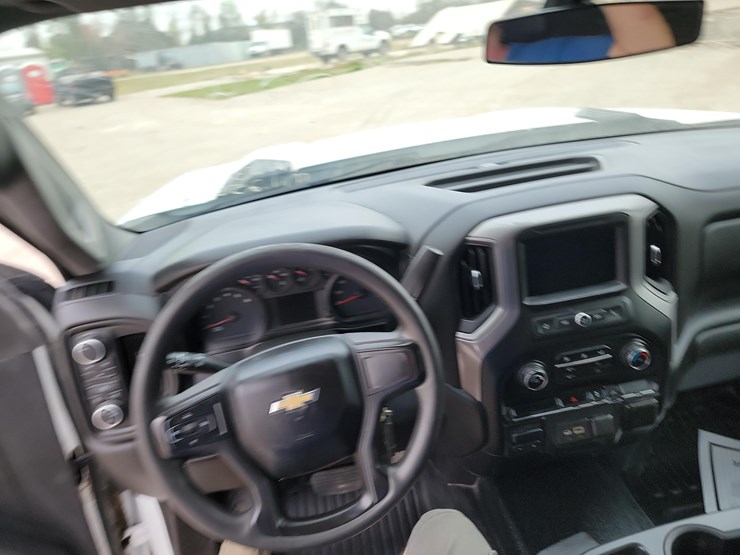 2021-chevrolet-3500-image-11