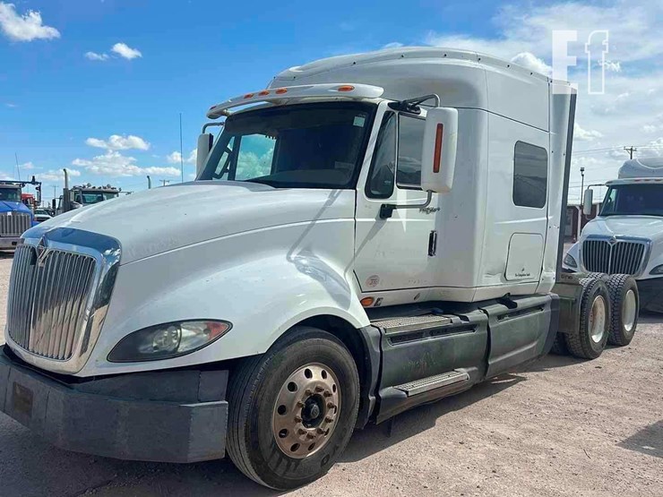 2014-international-prostar-image-1