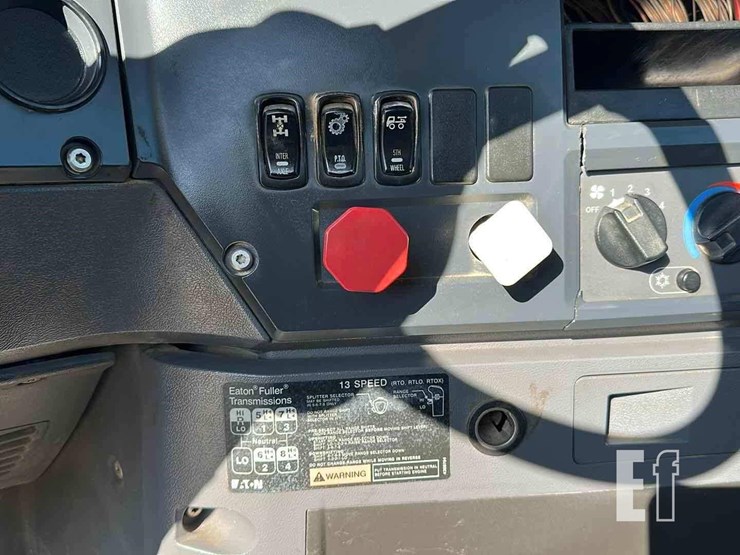 2012-mack-pinnacle-chu613-image-9