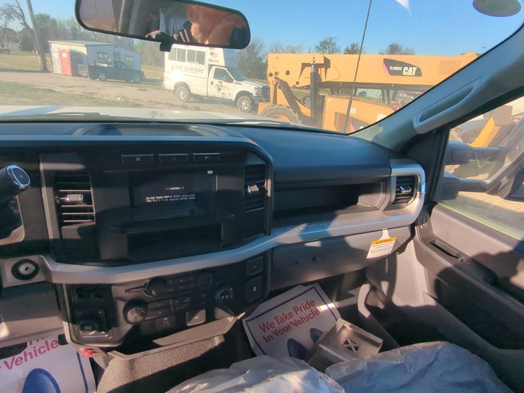 new-unused-ford-f600xl-service-truck vn:a00714-4x4,-h7024tt-image-18