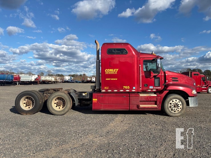 2016-mack-pinnacle-cxu613-image-10