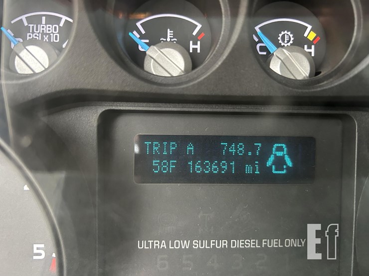 2016-ford-f550-image-15