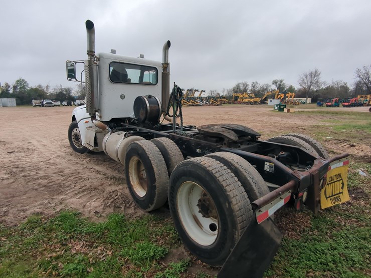 2010-peterbilt-truck-tractor-vn:110298-image-5