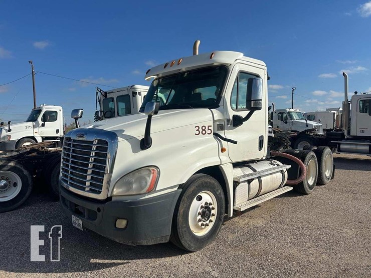 2014-freightliner-cascadia-125-image-1