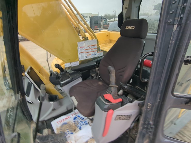 2022-kobelco-sk260-lc-image-19