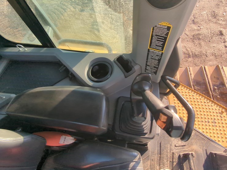 2020-deere-750l-lgp-image-17