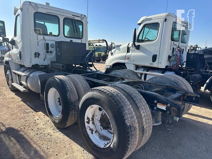 2013-freightliner-cascadia-125-image-5