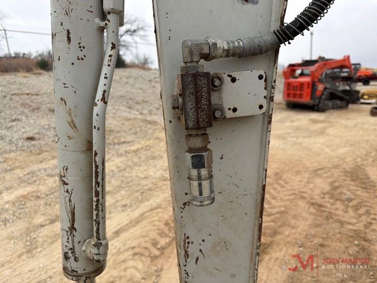 takeuchi-tb230-image-14