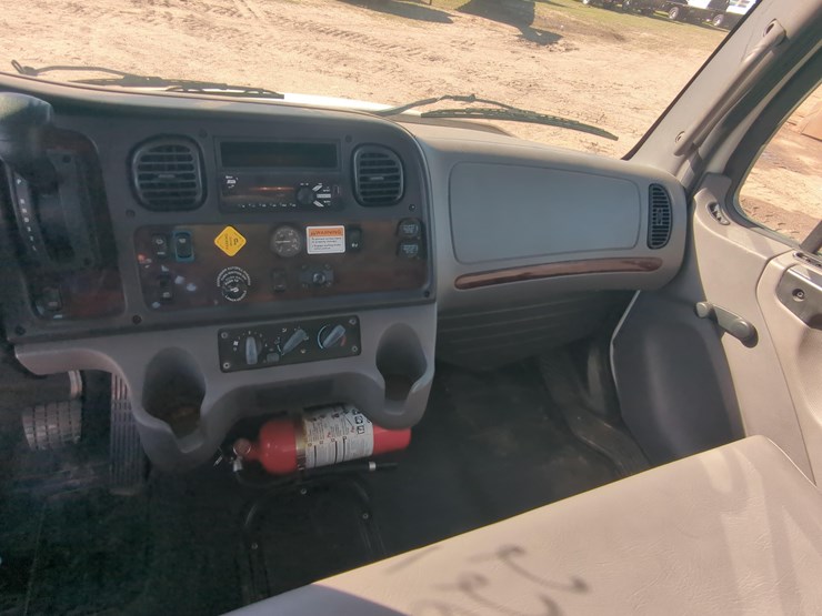 2019-international-van-truck-vn:dlp3794-image-16