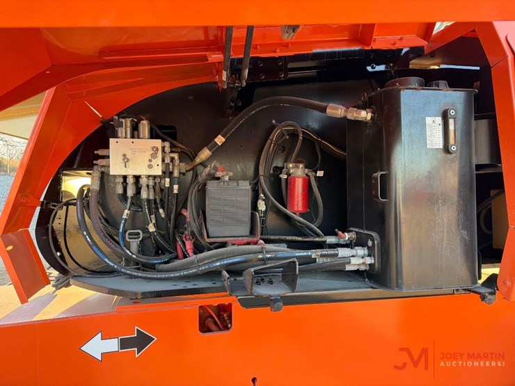 2015-jlg-800s-image-14