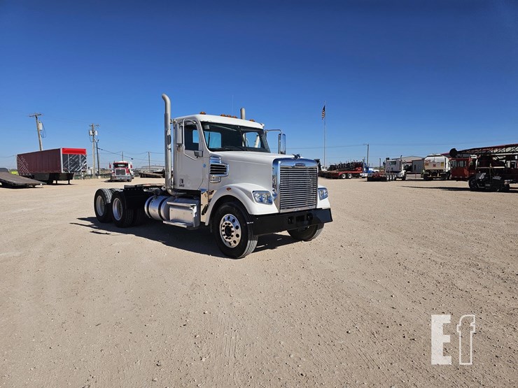 2022-freightliner-coronado-122-sd-image-8