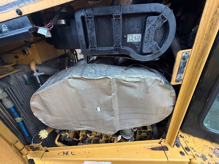 2017-caterpillar-d6t-xw-image-24