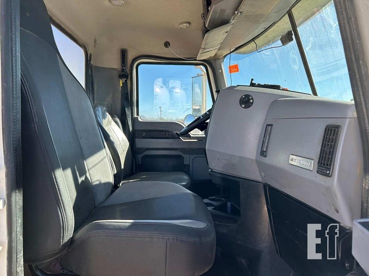 2020-mack-granite-64ft-image-5