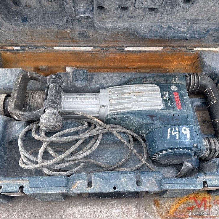 BOSCH ELECTRIC HAMMER DRILL WITH CASE